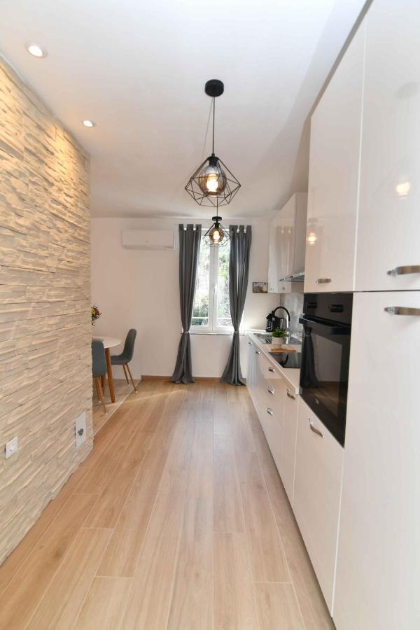 Apartman Leona Lovran Eksteriør billede