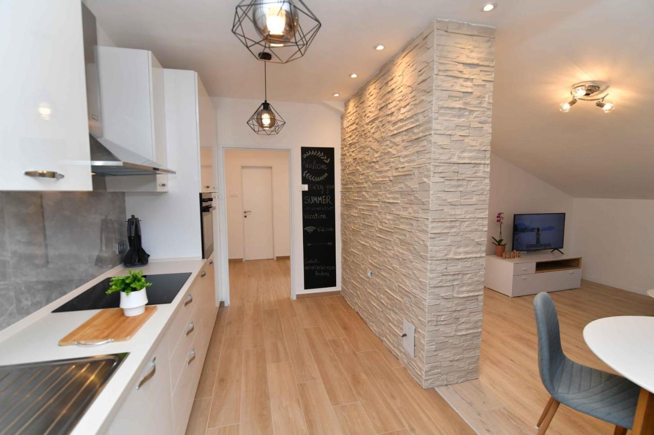 Apartman Leona Lovran Eksteriør billede