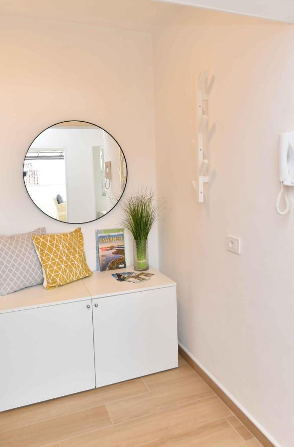 Apartman Leona Lovran Eksteriør billede