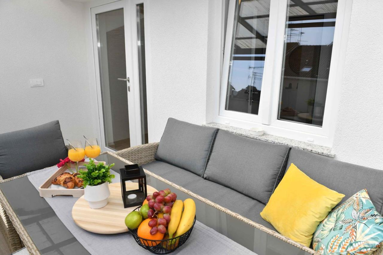 Apartman Leona Lovran Eksteriør billede