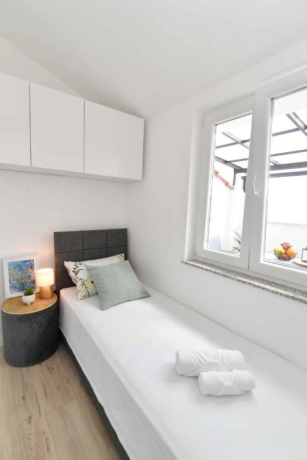 Apartman Leona Lovran Eksteriør billede