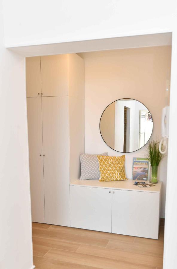 Apartman Leona Lovran Eksteriør billede
