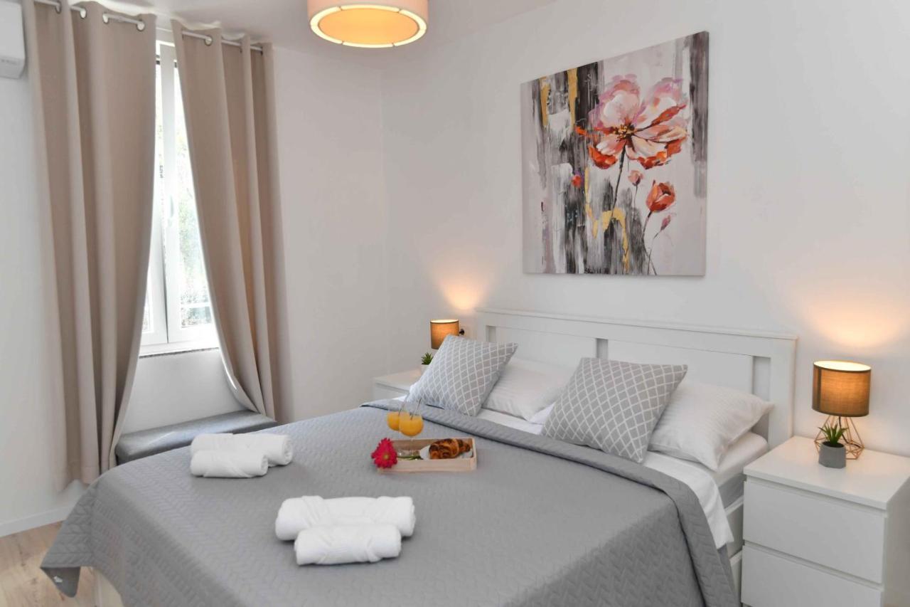 Apartman Leona Lovran Eksteriør billede