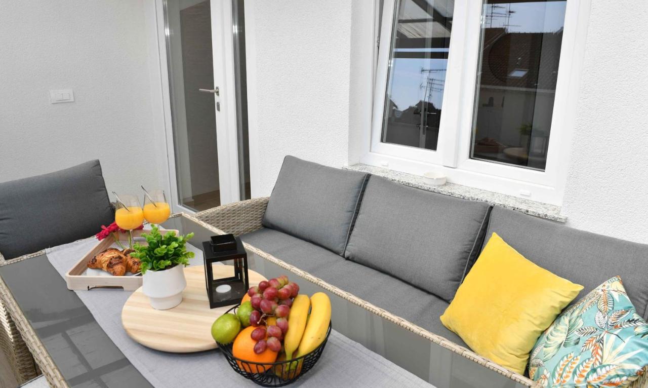 Apartman Leona Lovran Eksteriør billede