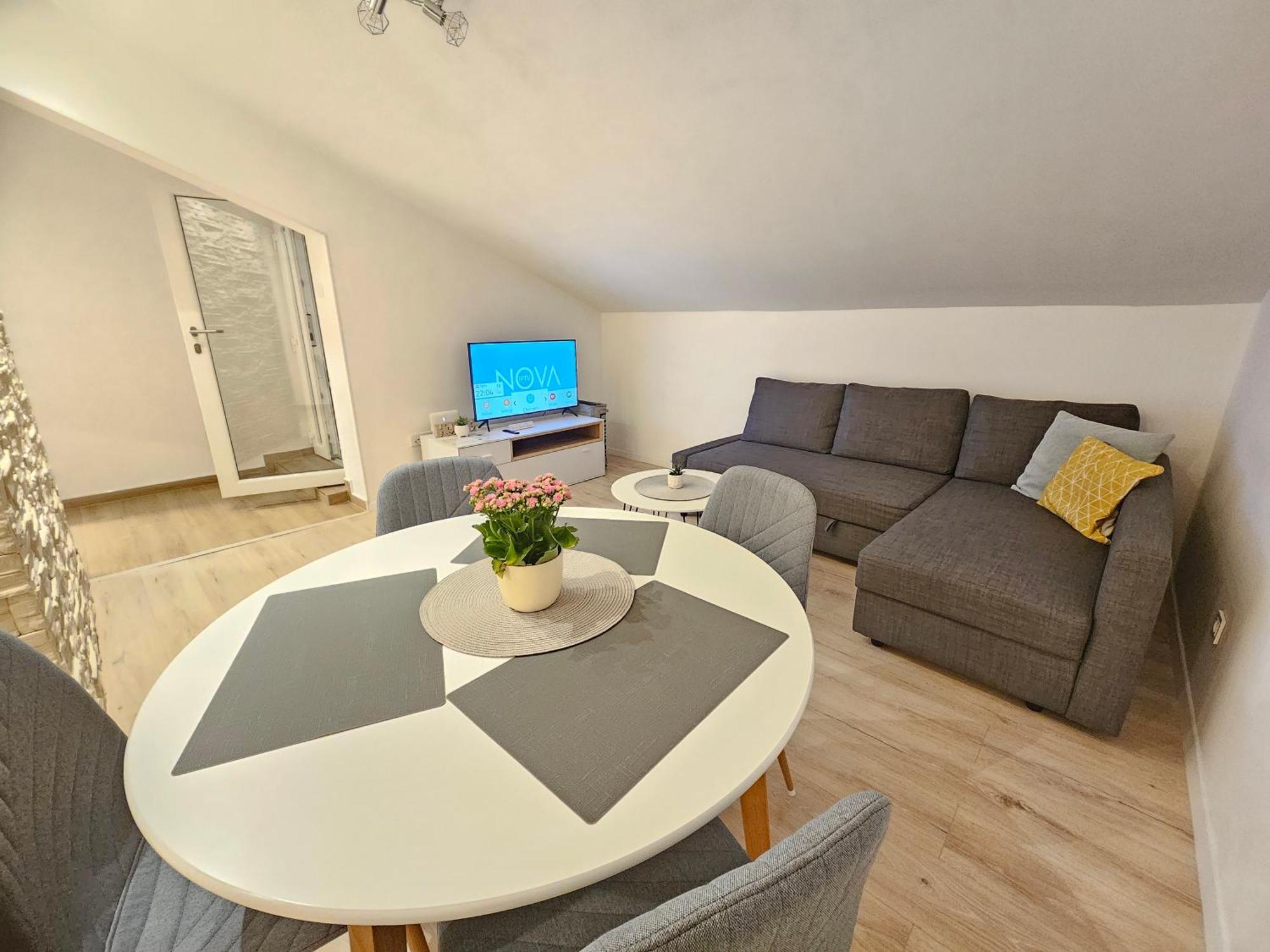 Apartman Leona Lovran Eksteriør billede